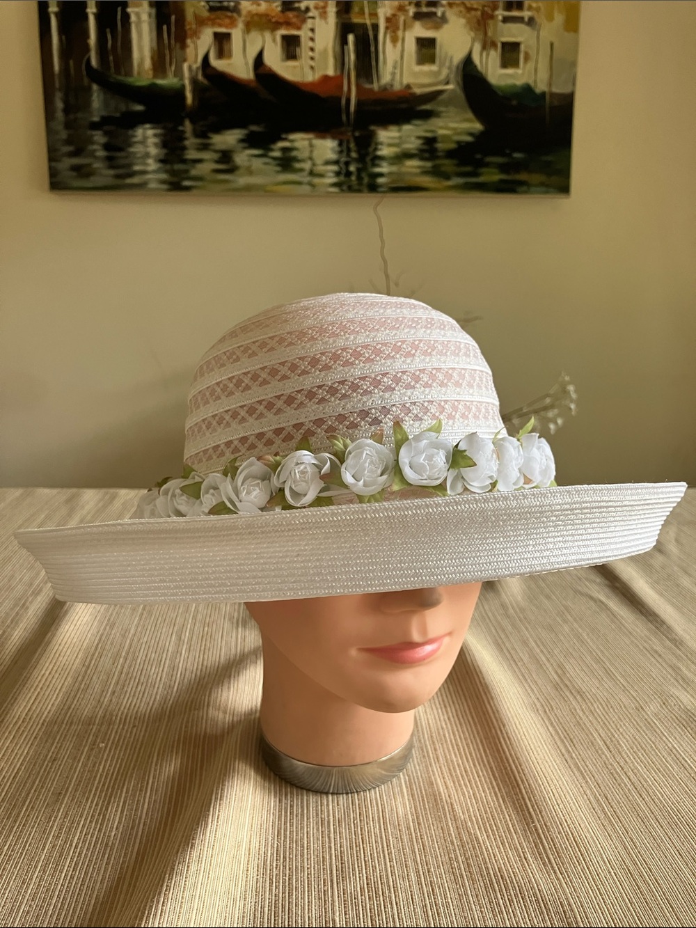 Elegant Women's White Floral Hat
